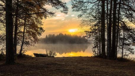 Dawn from the lakeside wallpaper