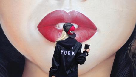 Fashion and Art Intersect in New York wallpaper