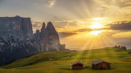 Rays of light at Schlern wallpaper
