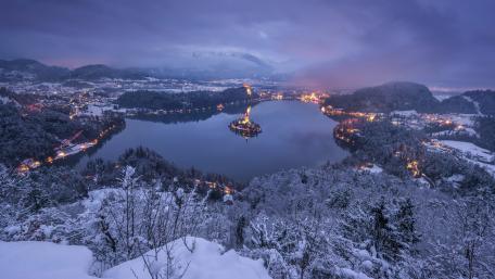 Lake Bled in winter wallpaper