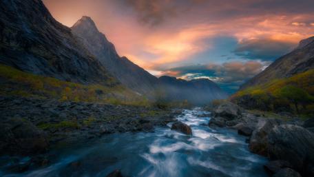 Romsdalen valley wallpaper