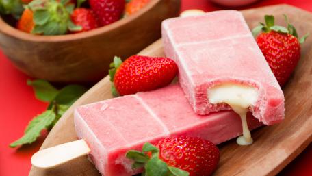 Strawberry ice cream wallpaper