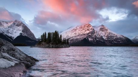 Winter Serenity at Mountain Lake Sunset wallpaper