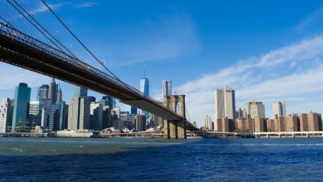 Span of the Brooklyn Bridge over the East River wallpaper
