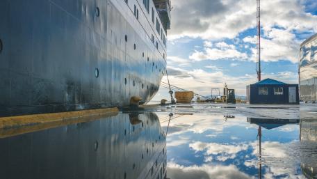 Ushuaia port wallpaper