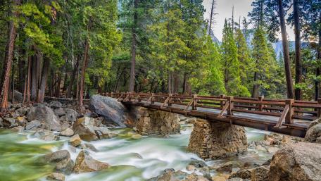 Lower Yosemite Falls bridge wallpaper