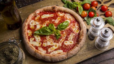 Pizza Margherita wallpaper