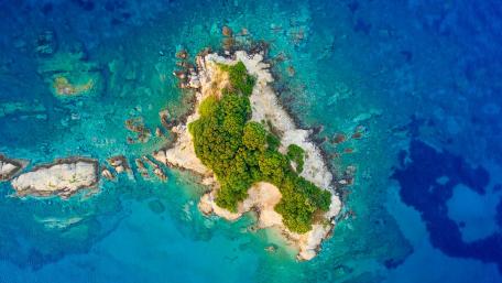 Small islet on the sea wallpaper