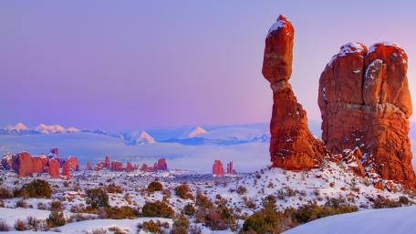 Balanced Rock at Arches National Park in wintertime wallpaper
