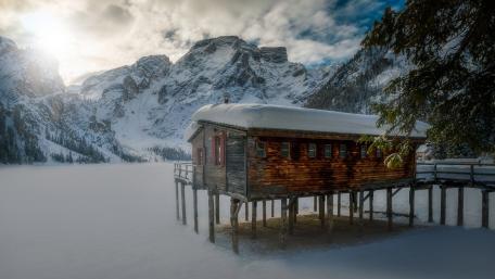 The frozen Pragser Wildsee (Dolomites) wallpaper