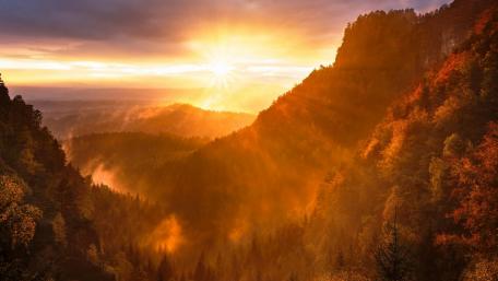 Morning sunshine in the valley wallpaper