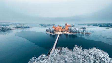 Trakai Island Castle on Lake Galvė wallpaper