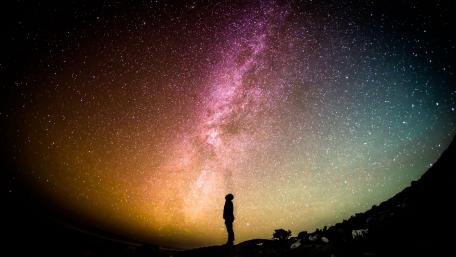 Man under the milky way wallpaper
