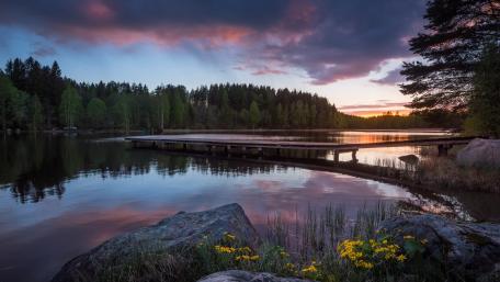 Serene Dawn at the Lake Pier wallpaper