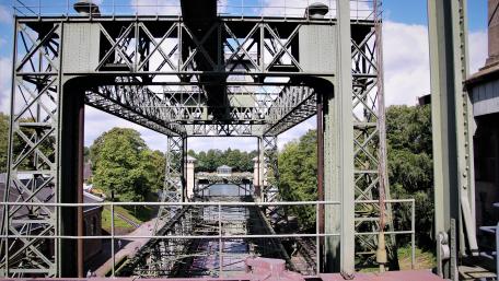 Boat Lift wallpaper