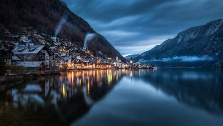 Hallstatt at dusk wallpaper