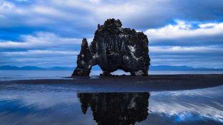 Hvitserkur troll rock (Iceland) wallpaper