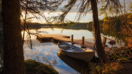 Tranquil Morning on the Lake wallpaper