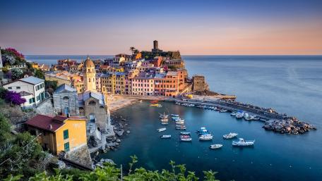 Vernazza at dusk wallpaper