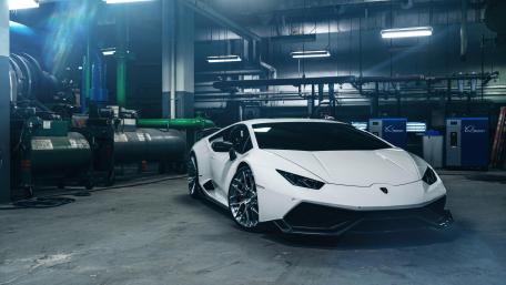 White Lamborghini Huracan wallpaper