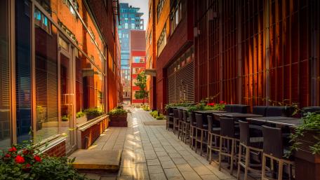 Hidden Urban Gem with Outdoor Dining Ambience wallpaper