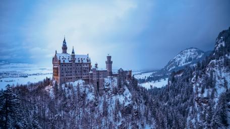 Neuschwanstein Castle in wintertime wallpaper