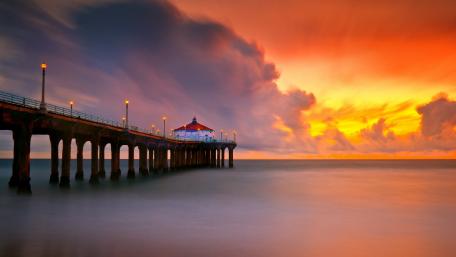 Orange sunset and the Manhattan Beach Pier view wallpaper