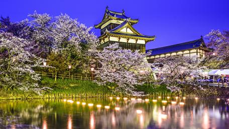 Koriyama Castle on a spring evening wallpaper