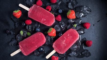 Strawberry ice pops wallpaper