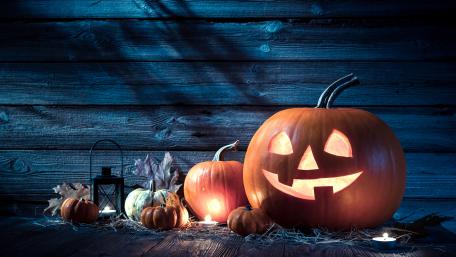 Carved pumpkin Jack O'lantern wallpaper