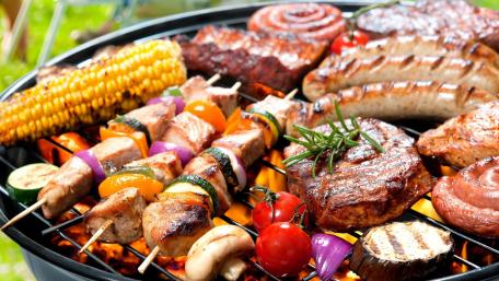 Grilled Feast Extravaganza on the Barbecue Grill wallpaper
