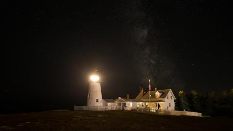 Lighthouse in the darkness wallpaper