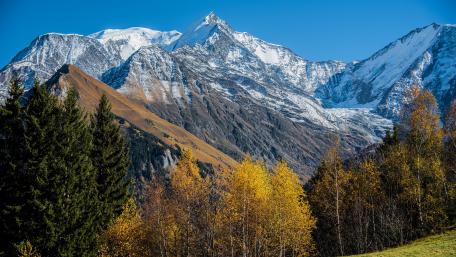 Majestic Winter Mountains Under Clear Blue Sky wallpaper