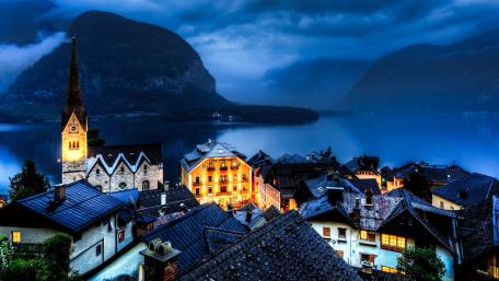 Hallstatt at dusk wallpaper