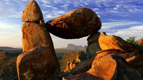 The Balanced Rock (Big Bend National Park) wallpaper