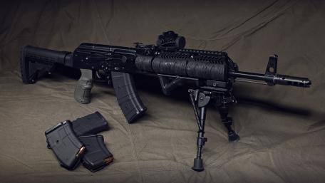 Powerful Assault Rifle and Ammo Display wallpaper
