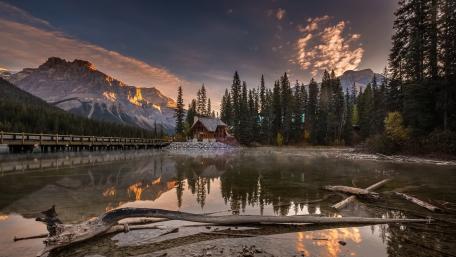 Emerald Lake Lodge, Yoho National Park wallpaper