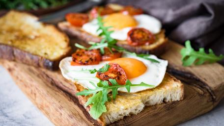 Toast with fried egg wallpaper