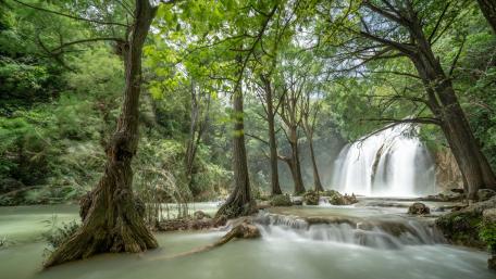 Waterfall in El Chiflon in Chiapas, Mexico wallpaper