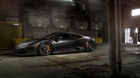 Black Lamborghini Huracan wallpaper
