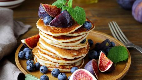 Pancake with figs wallpaper