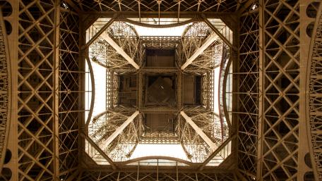 Worm's-Eye View of Eiffel Tower wallpaper