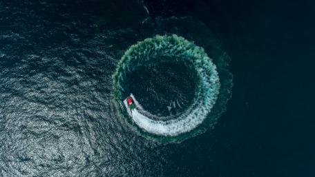 Speedboat Doing Donuts in the Ocean wallpaper