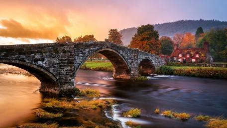 Conwy river and Llanrwst bridge at fall wallpaper