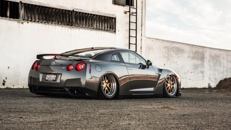 Nissan GT-R wallpaper