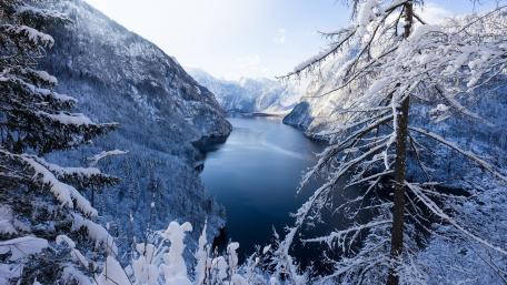 Königssee Lake in wintertime wallpaper