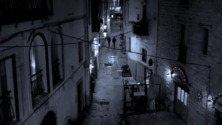 Black and white alley photo wallpaper