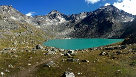 Serene Mountain Lake Landscape View wallpaper