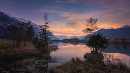 Sunset reflection over the lake wallpaper
