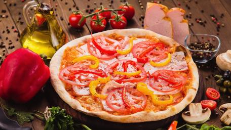 Delicious Italian Pizza Experience wallpaper